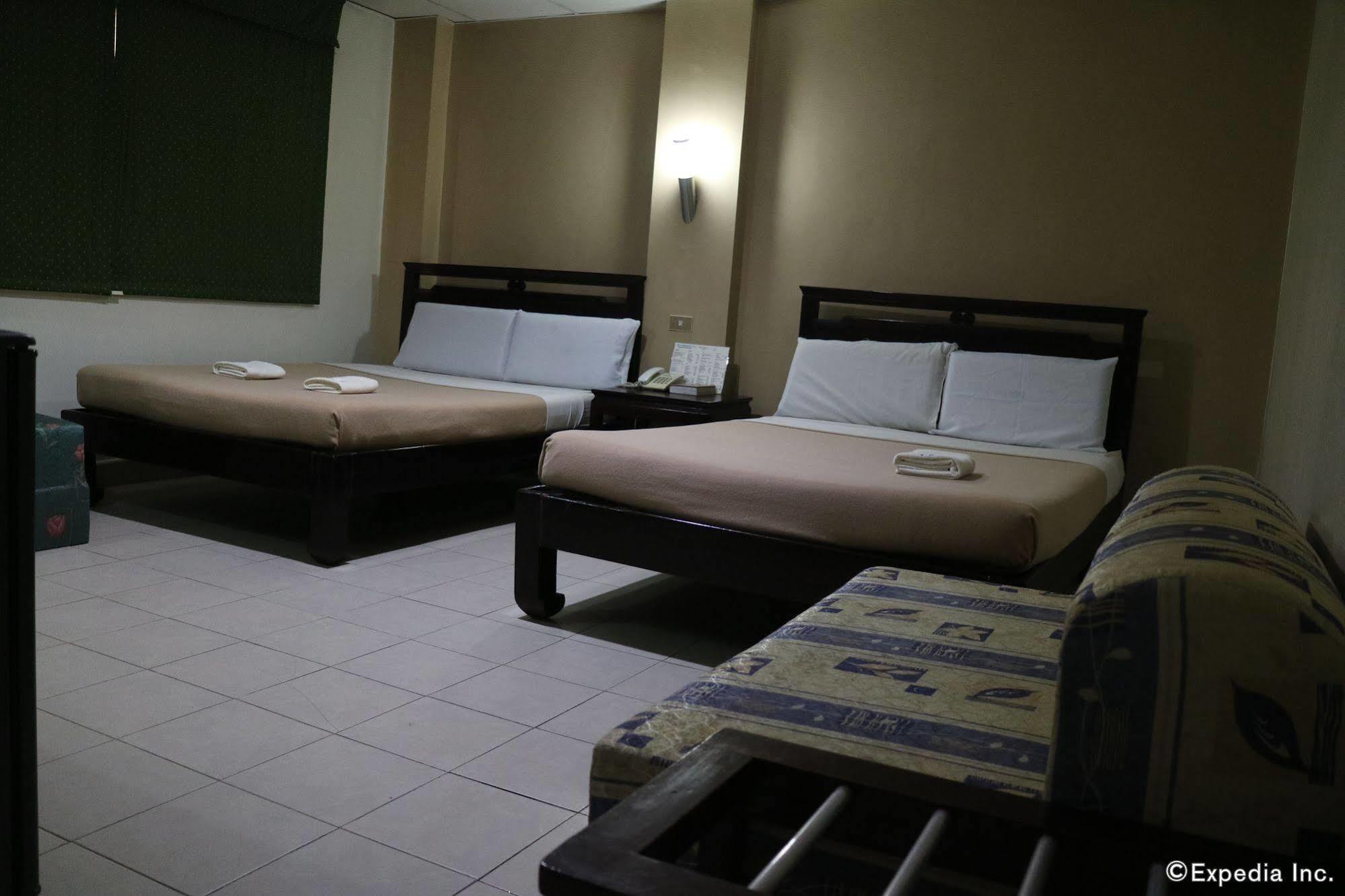 City Corporate Inn Илойло Сити Екстериор снимка