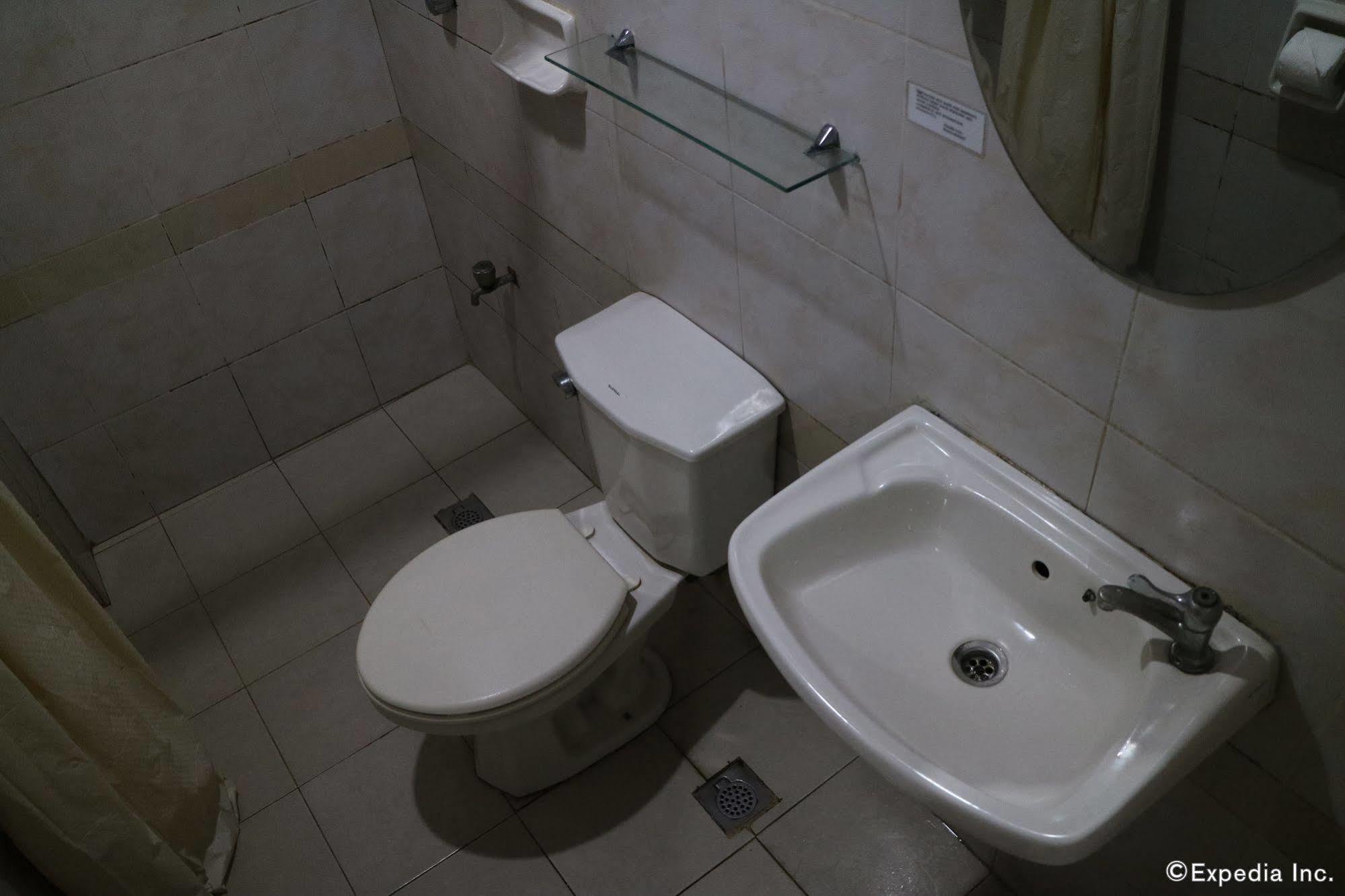 City Corporate Inn Илойло Сити Екстериор снимка