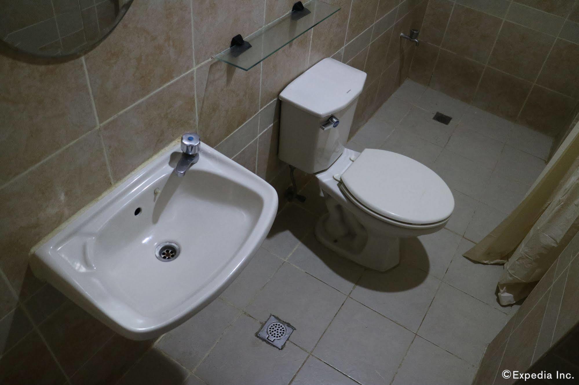 City Corporate Inn Илойло Сити Екстериор снимка