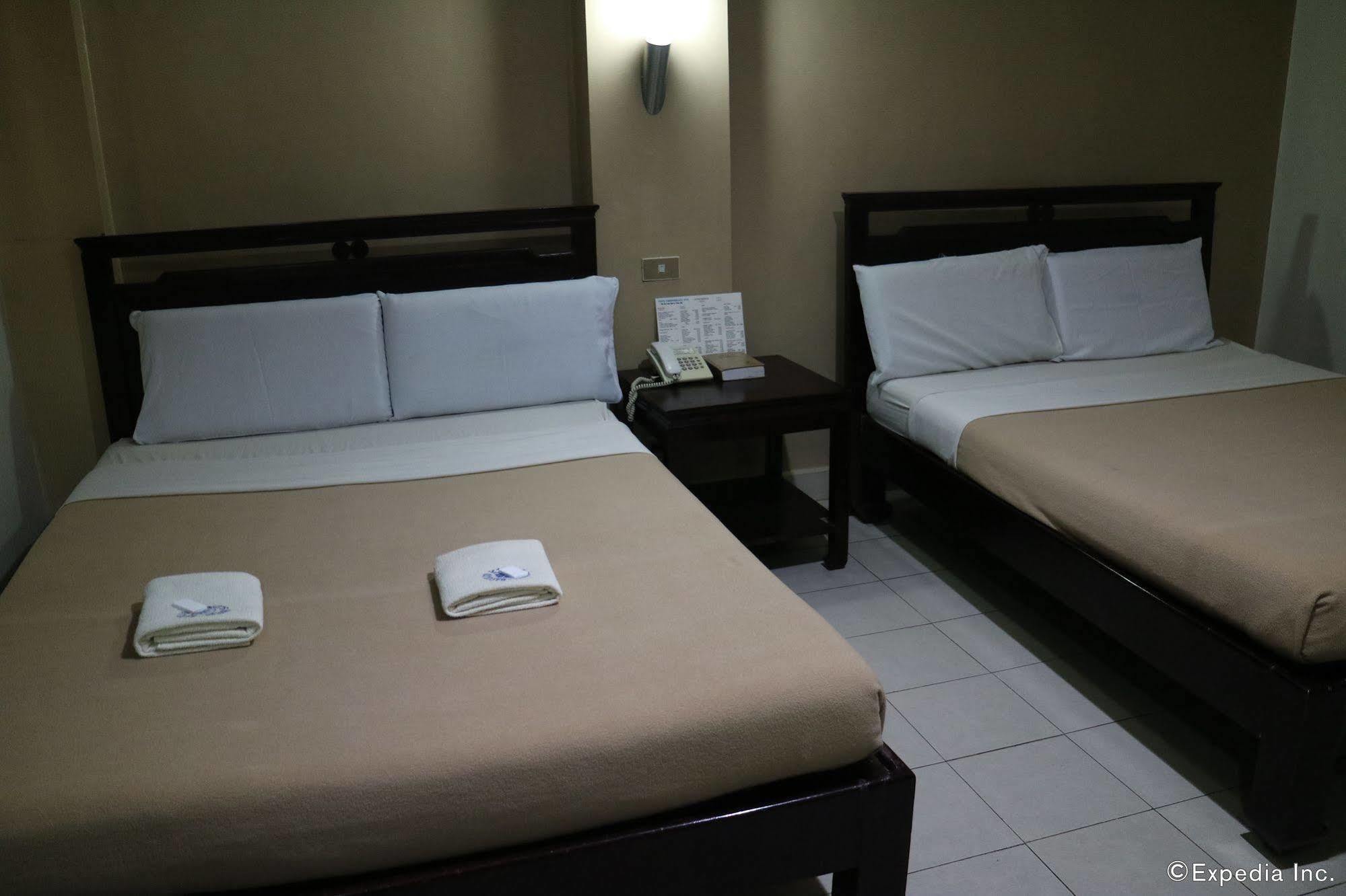 City Corporate Inn Илойло Сити Екстериор снимка