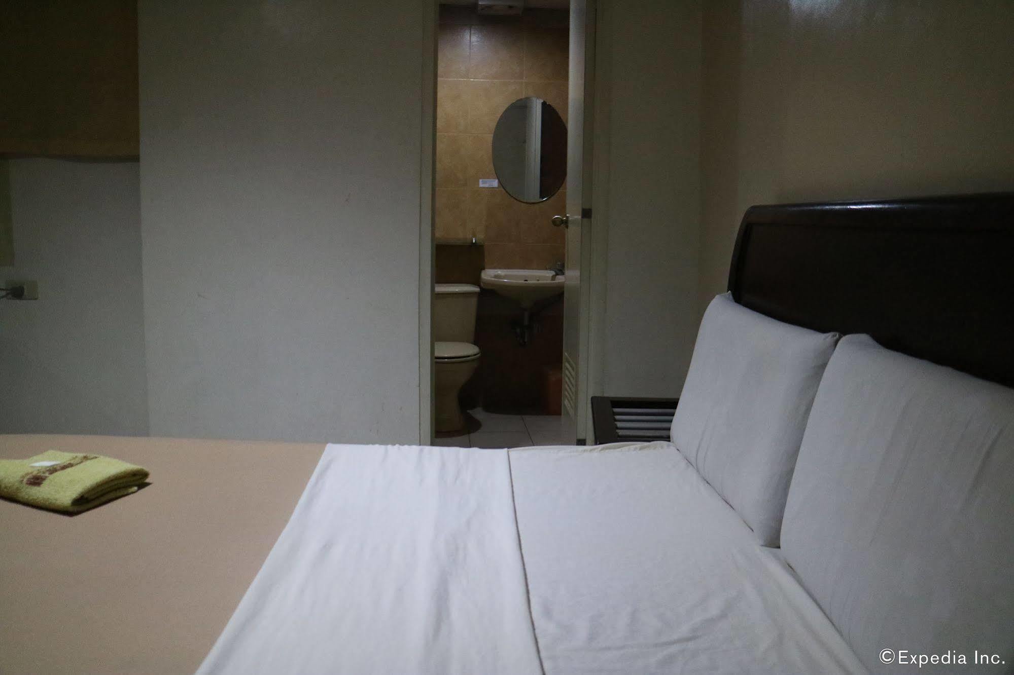City Corporate Inn Илойло Сити Екстериор снимка