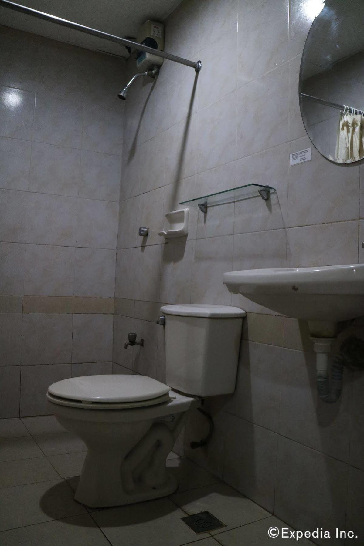 City Corporate Inn Илойло Сити Екстериор снимка