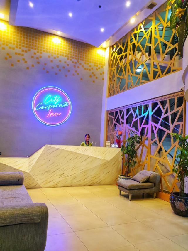 City Corporate Inn Илойло Сити Екстериор снимка